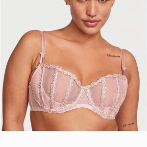 NWT Victoria Secret Pink Floral
Embroidered Bra